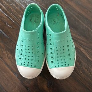 NATIVE JEFFERSON TEAL SHOES - size 10